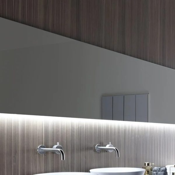 آینه دیواری همراه با نورپردازی مدل OLED mirror