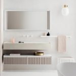 آینه قاب‌دار سرویس بهداشتی و حمام همراه با نورپردازی مدل HIDE